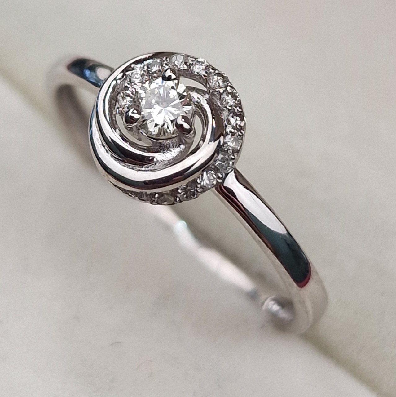 Кольцо Deimantas 103119325 17р 1,58гр 0,134ct. купить,NaN