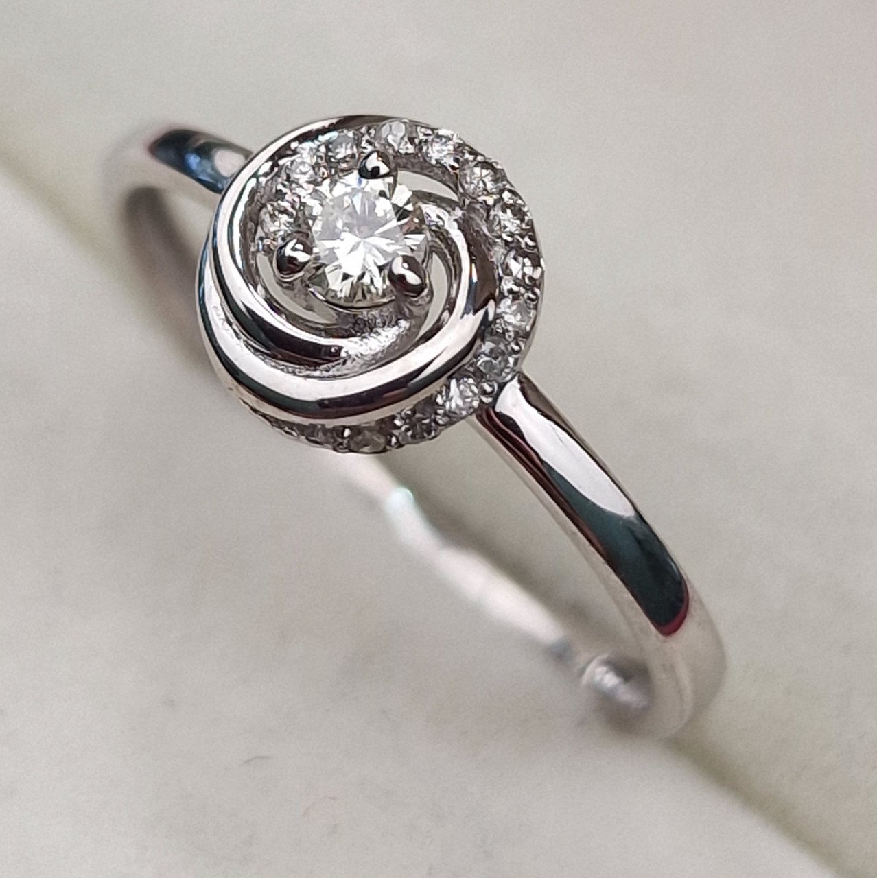 Кольцо Deimantas 103119325 17р 1,58гр 0,134ct. купить,NaN