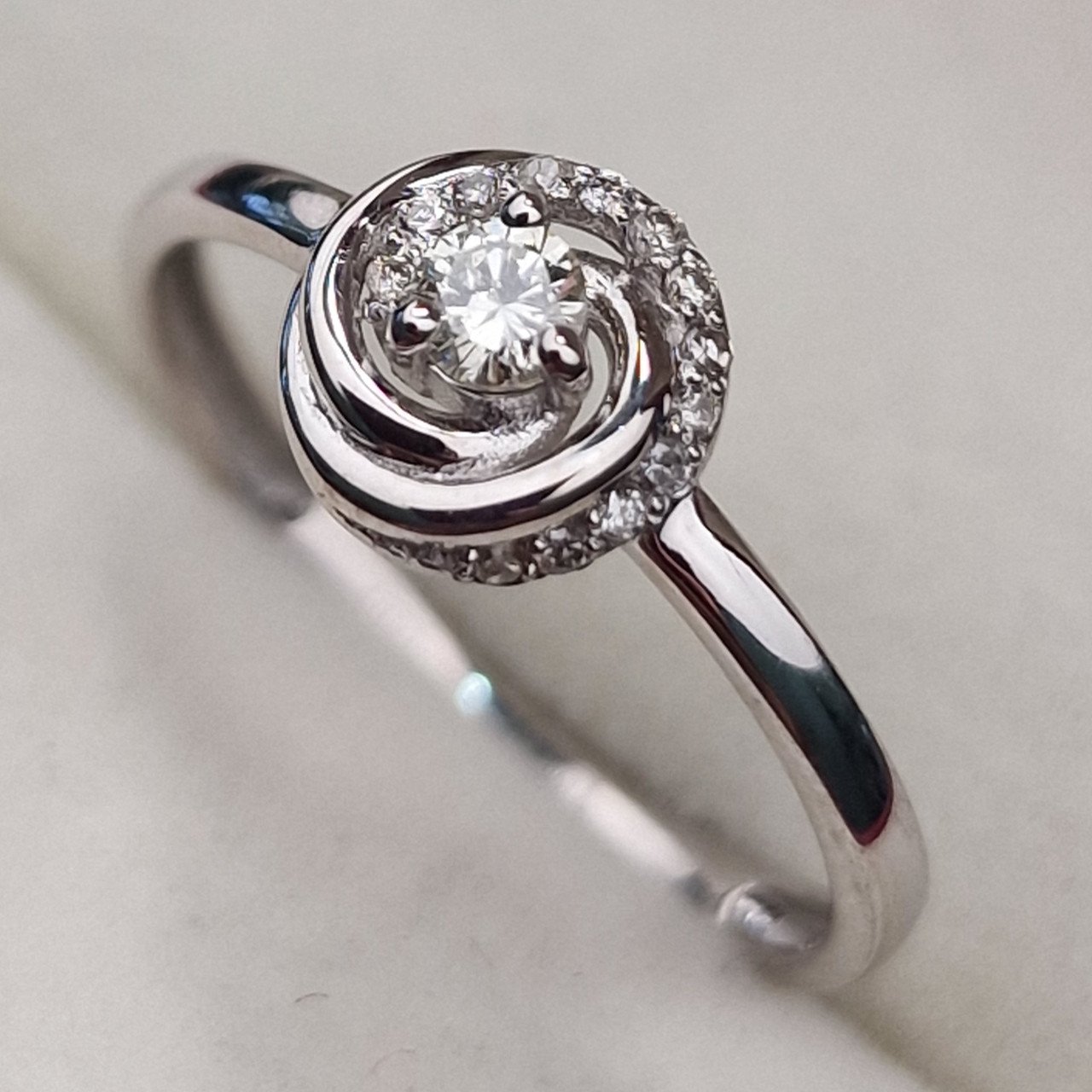 Кольцо Deimantas 103119325 17р 1,58гр 0,134ct. купить,NaN
