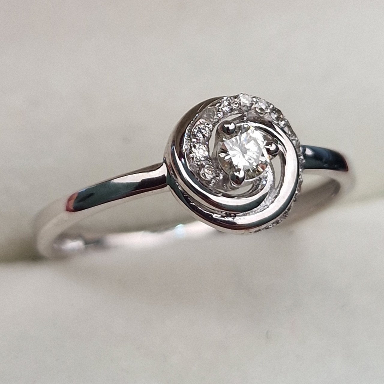 Кольцо Deimantas 103119325 17р 1,58гр 0,134ct. купить,NaN