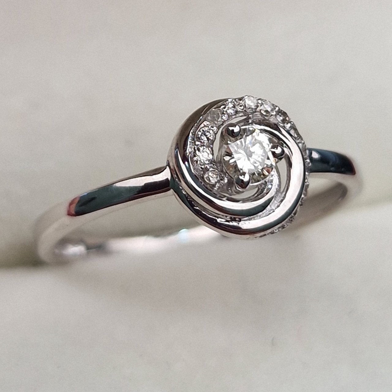 Кольцо Deimantas 103119325 17р 1,58гр 0,134ct. купить,NaN