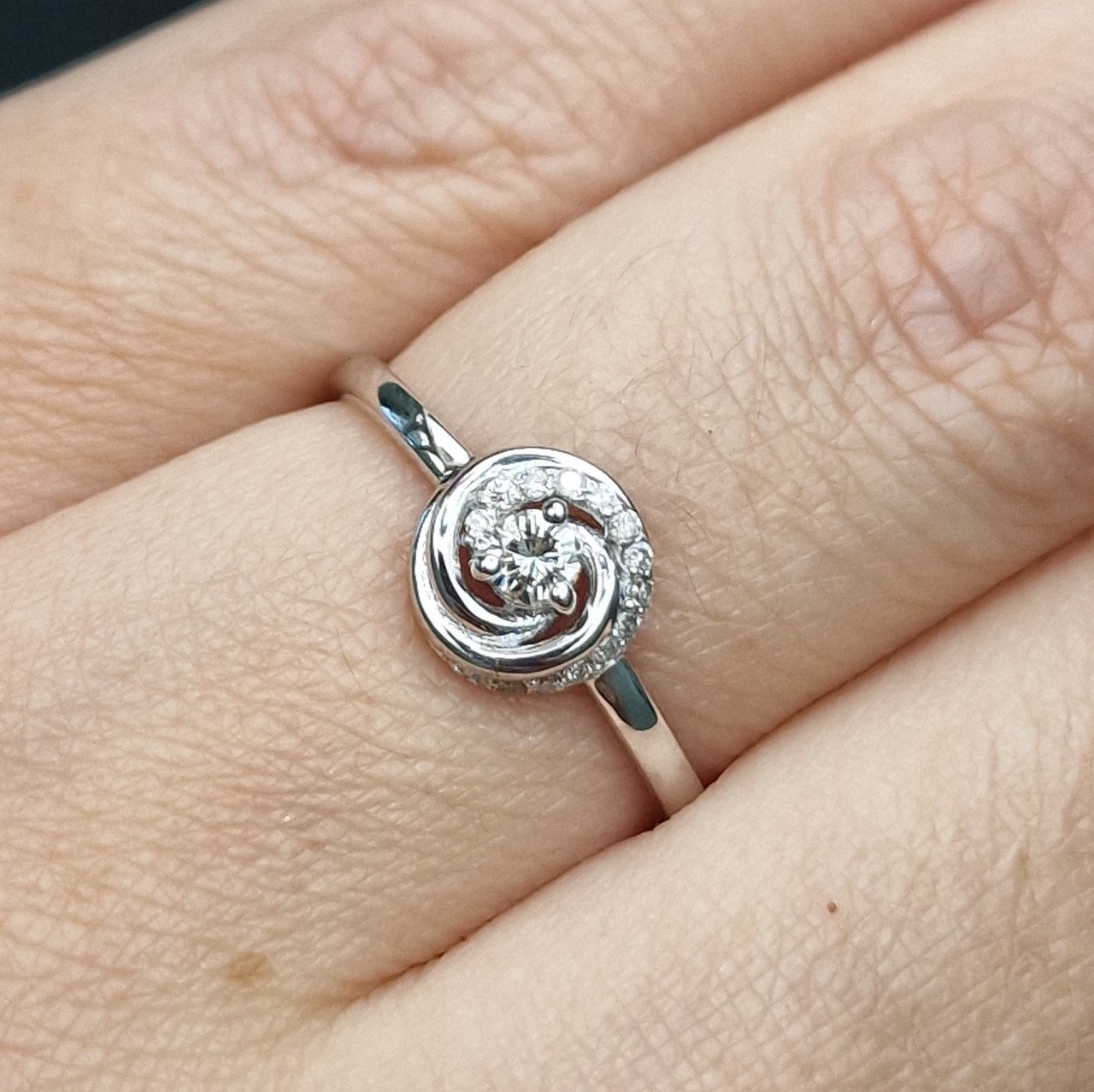 Кольцо Deimantas 103119325 17р 1,58гр 0,134ct. купить,NaN