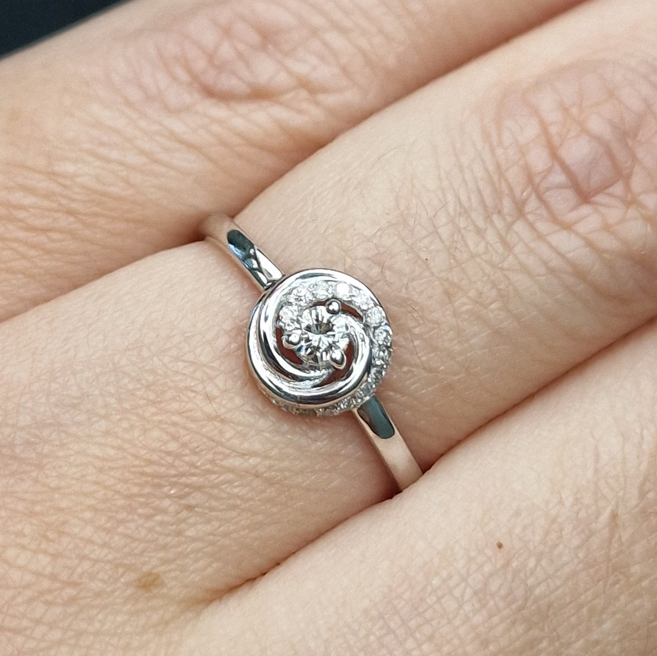 Кольцо Deimantas 103119325 17р 1,58гр 0,134ct. купить,NaN
