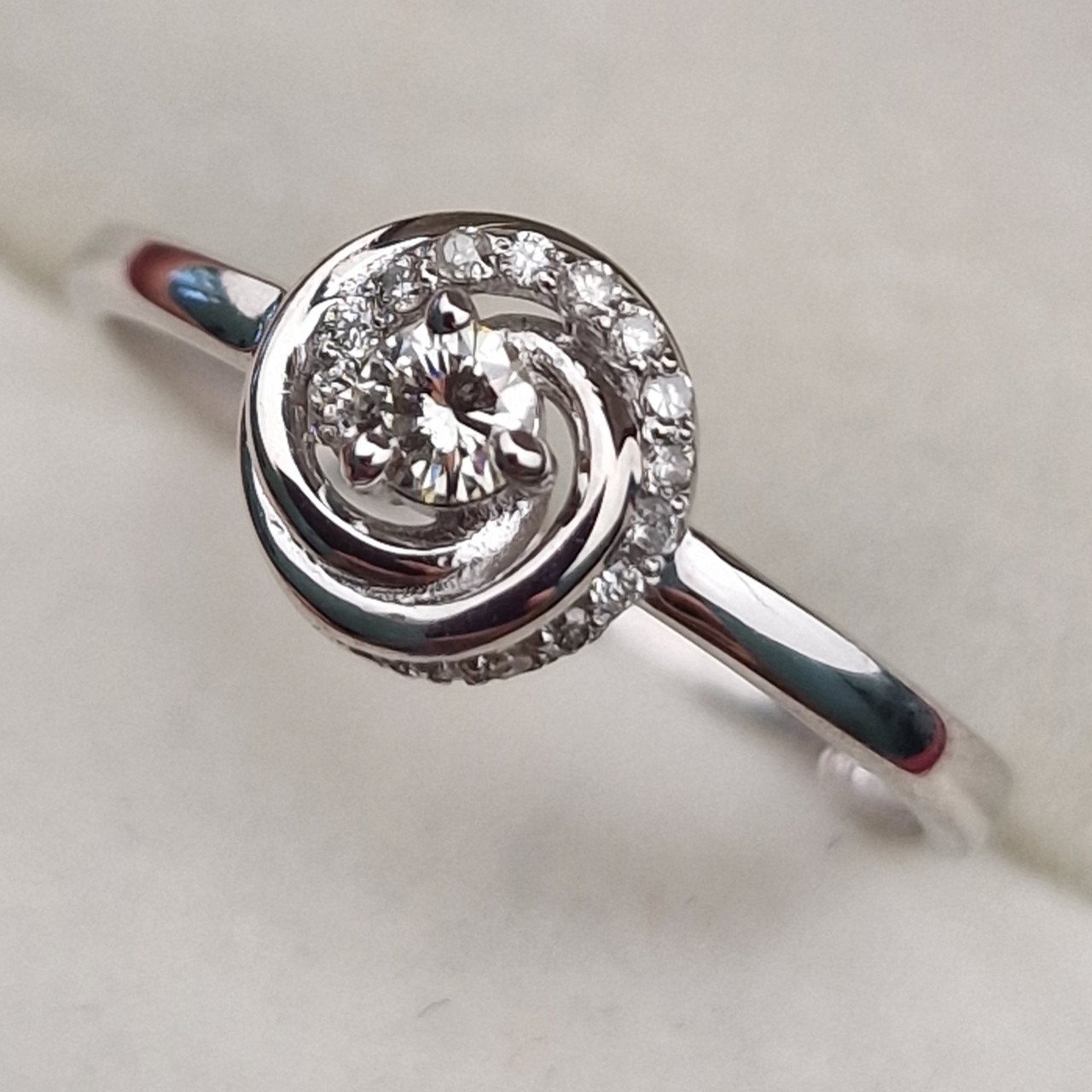 Кольцо Deimantas 103119325 17р 1,58гр 0,134ct. купить,NaN