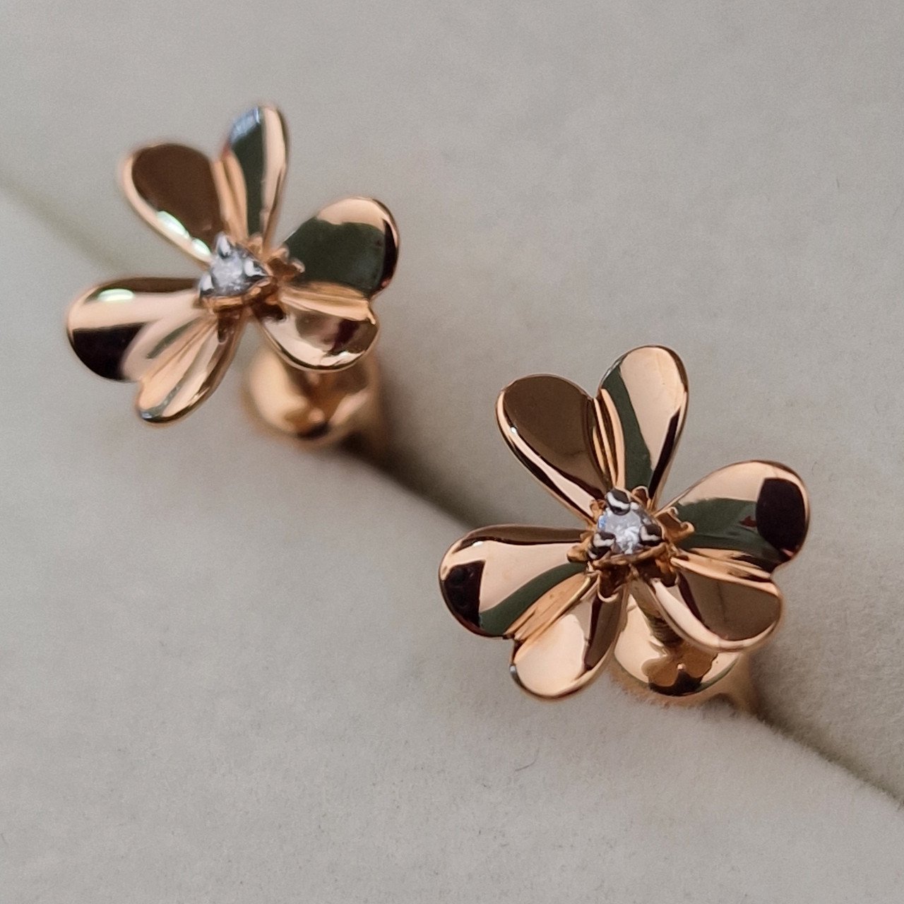 Серьги Deimantas 103119470 1,3гр 0,013ct. купить,NaN