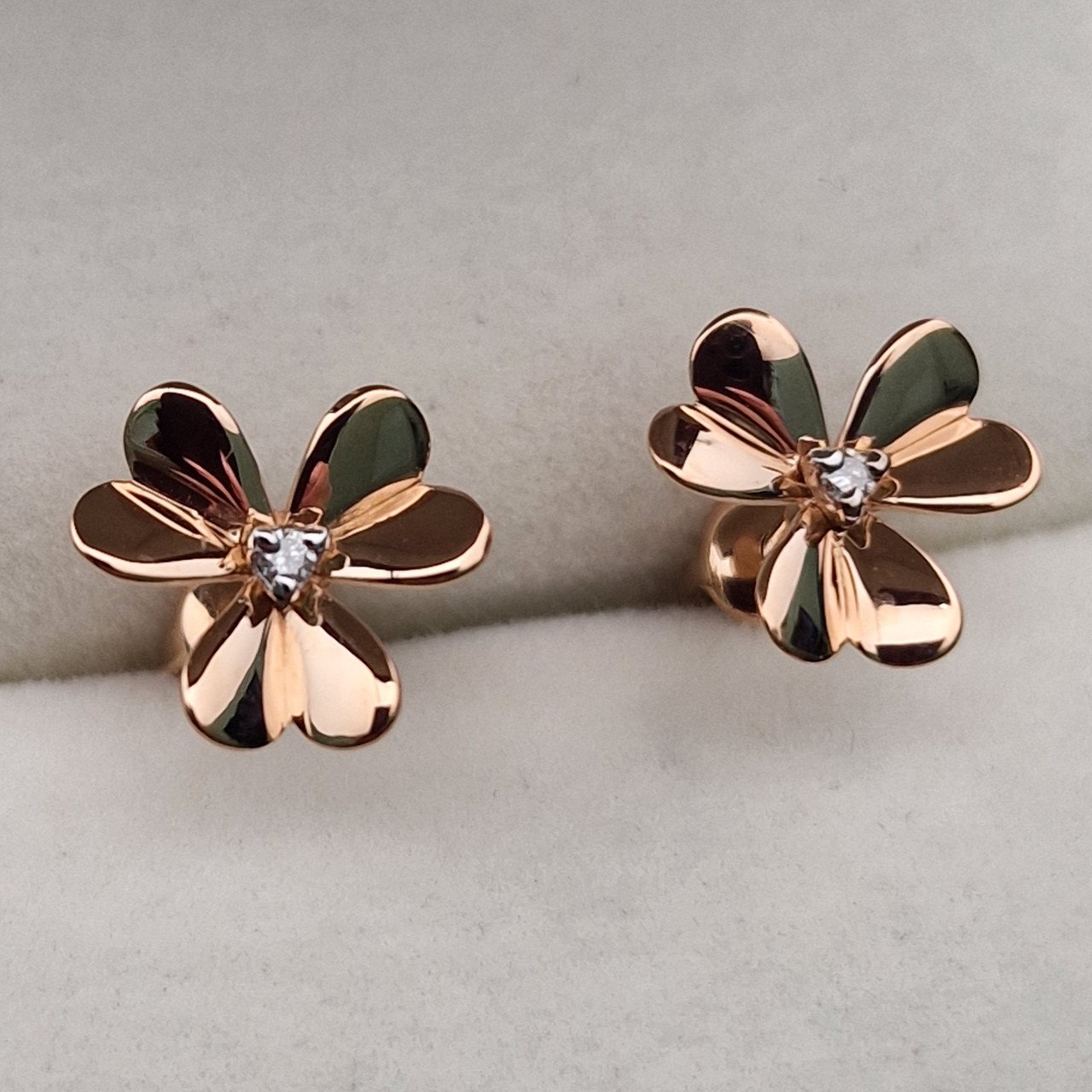 Серьги Deimantas 103119470 1,3гр 0,013ct. купить,NaN