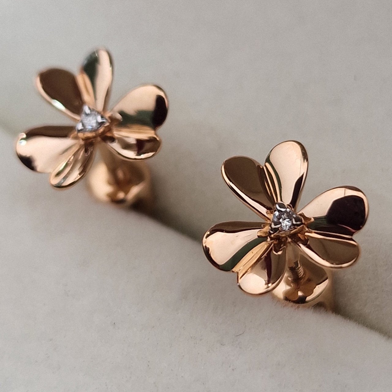 Серьги Deimantas 103119470 1,3гр 0,013ct. купить,NaN