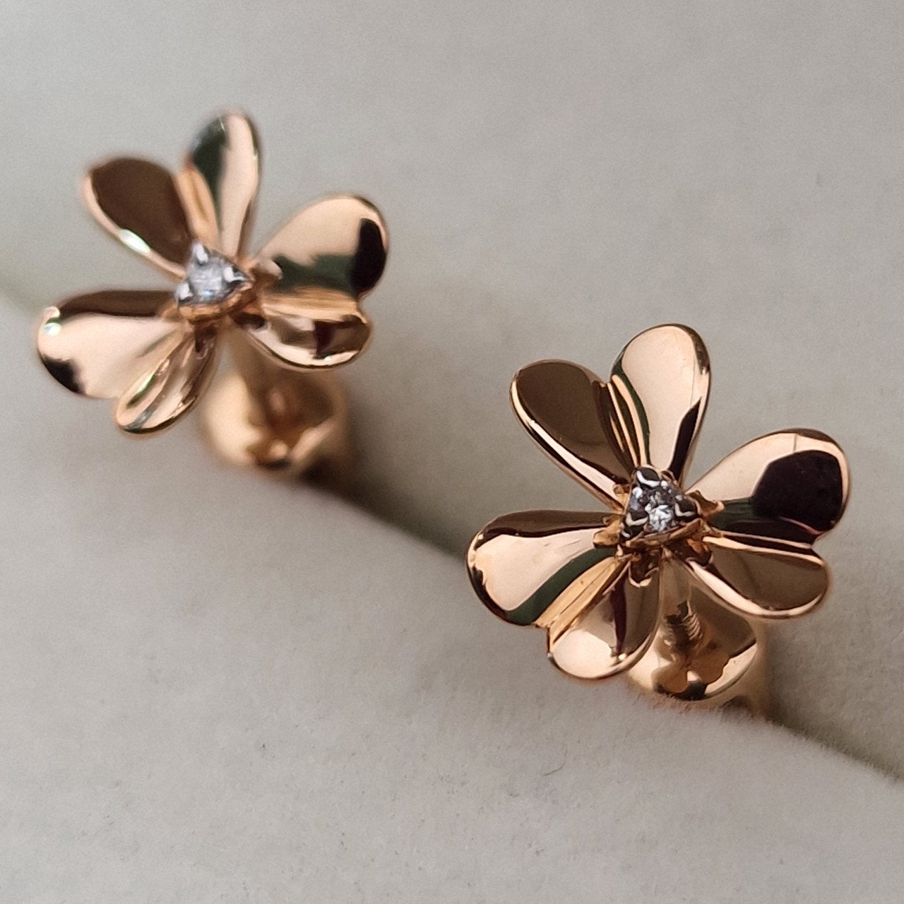 Серьги Deimantas 103119470 1,3гр 0,013ct. купить,NaN