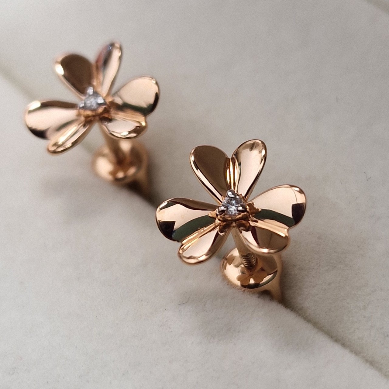 Серьги Deimantas 103119470 1,3гр 0,013ct. купить,NaN