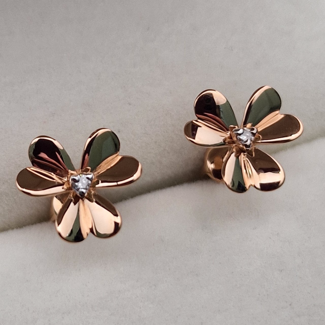 Серьги Deimantas 103119470 1,3гр 0,013ct. купить,NaN