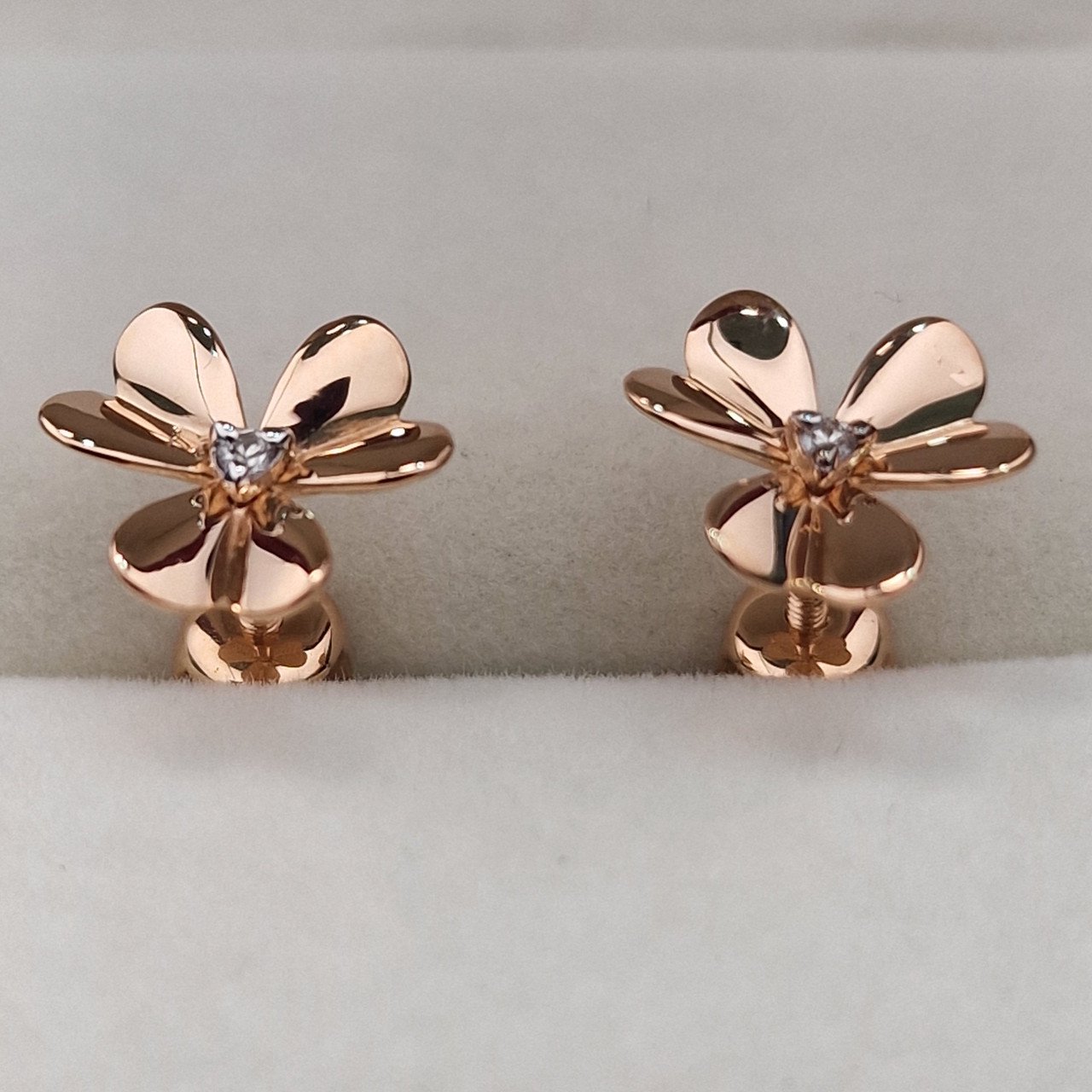 Серьги Deimantas 103119470 1,3гр 0,013ct. купить,NaN