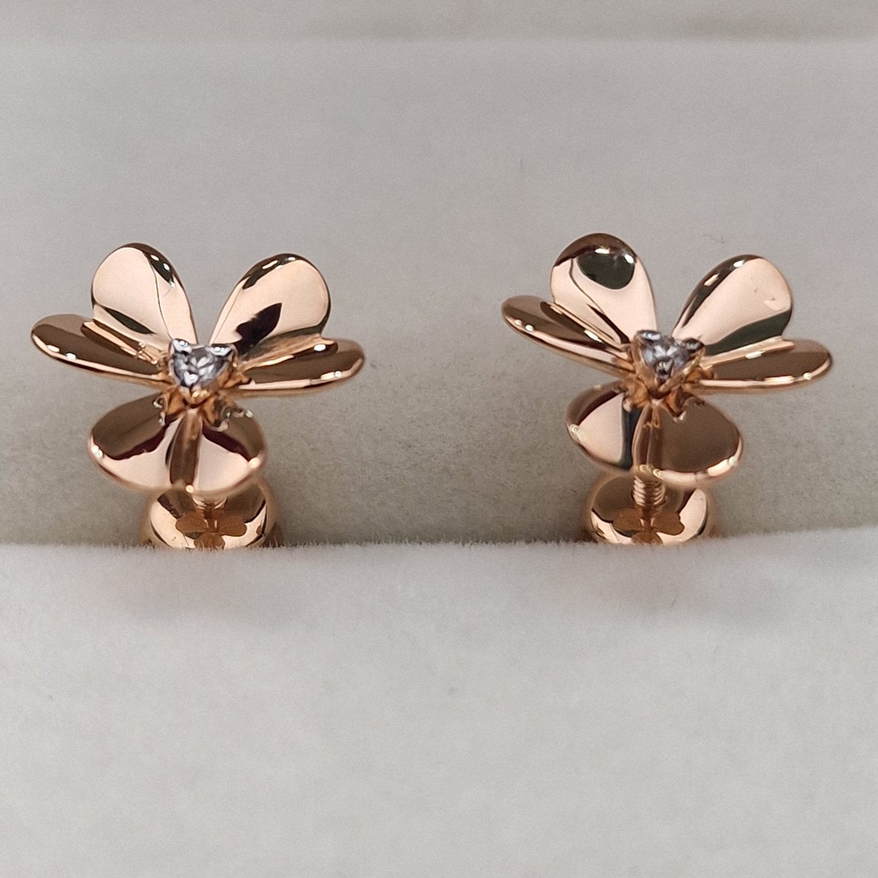 Серьги Deimantas 103119470 1,3гр 0,013ct. купить,NaN