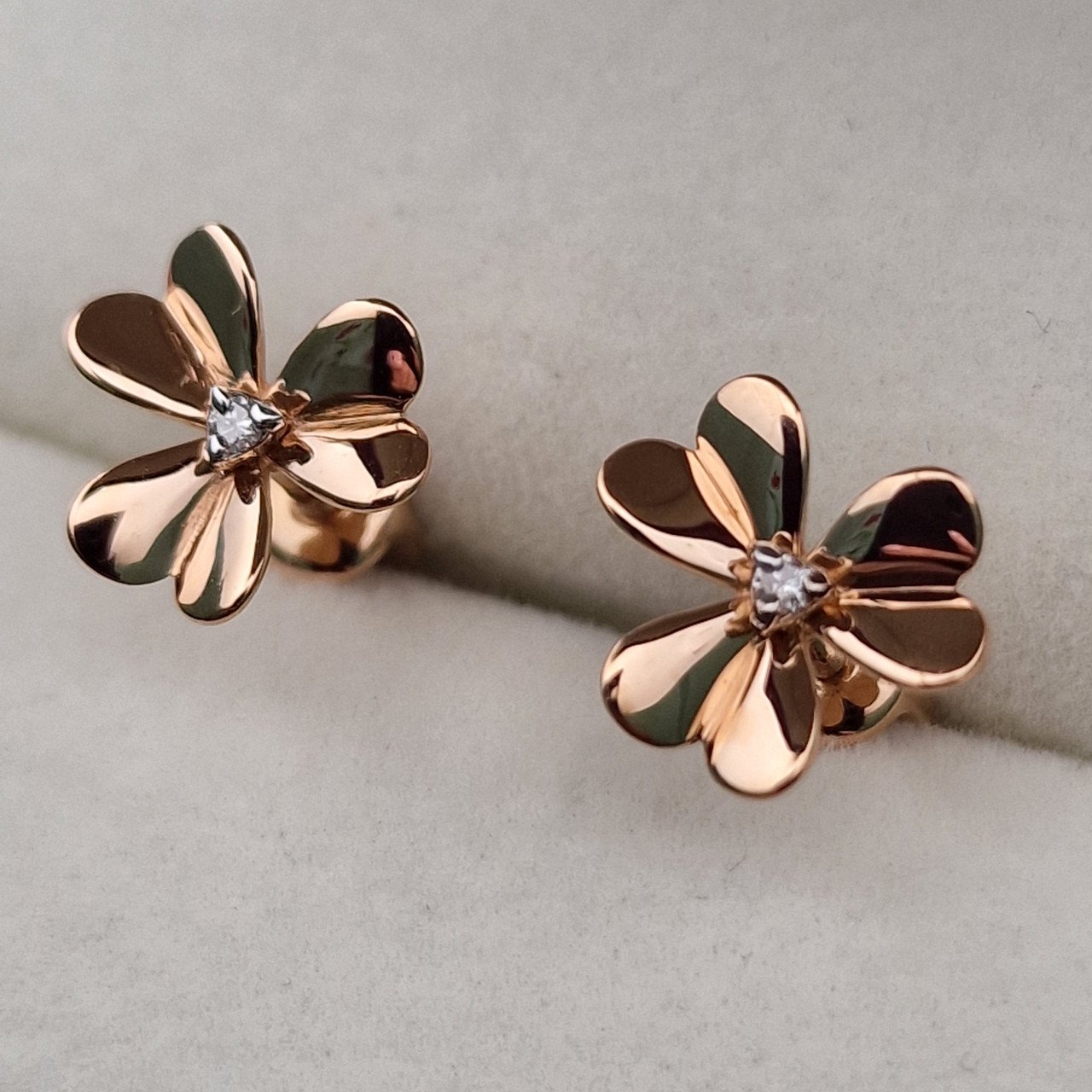 Серьги Deimantas 103119470 1,3гр 0,013ct. купить,NaN