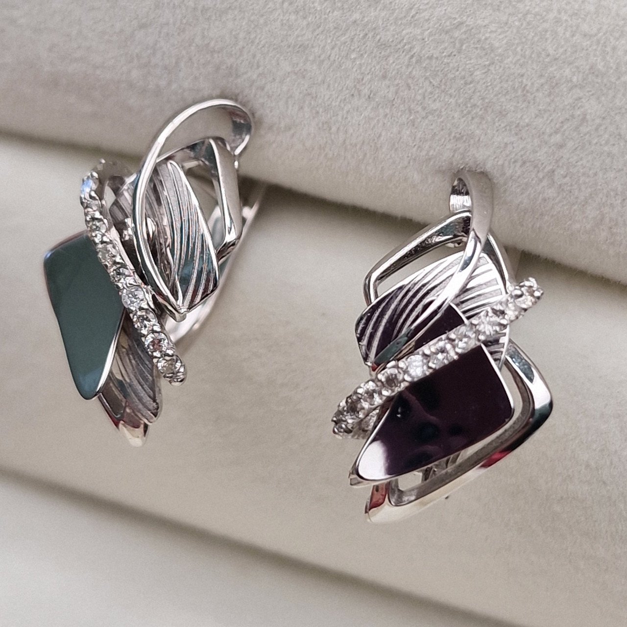 Серьги Deimantas 103120510 4,2гр 0,18ct. купить,NaN