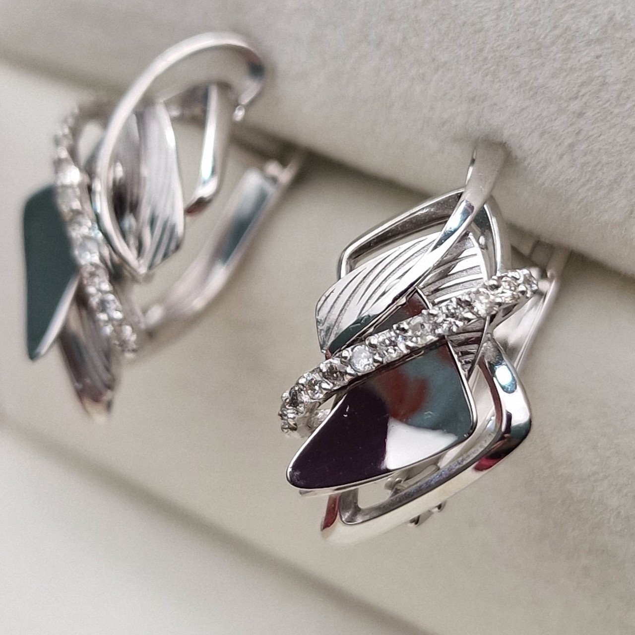 Серьги Deimantas 103120510 4,2гр 0,18ct. купить,NaN