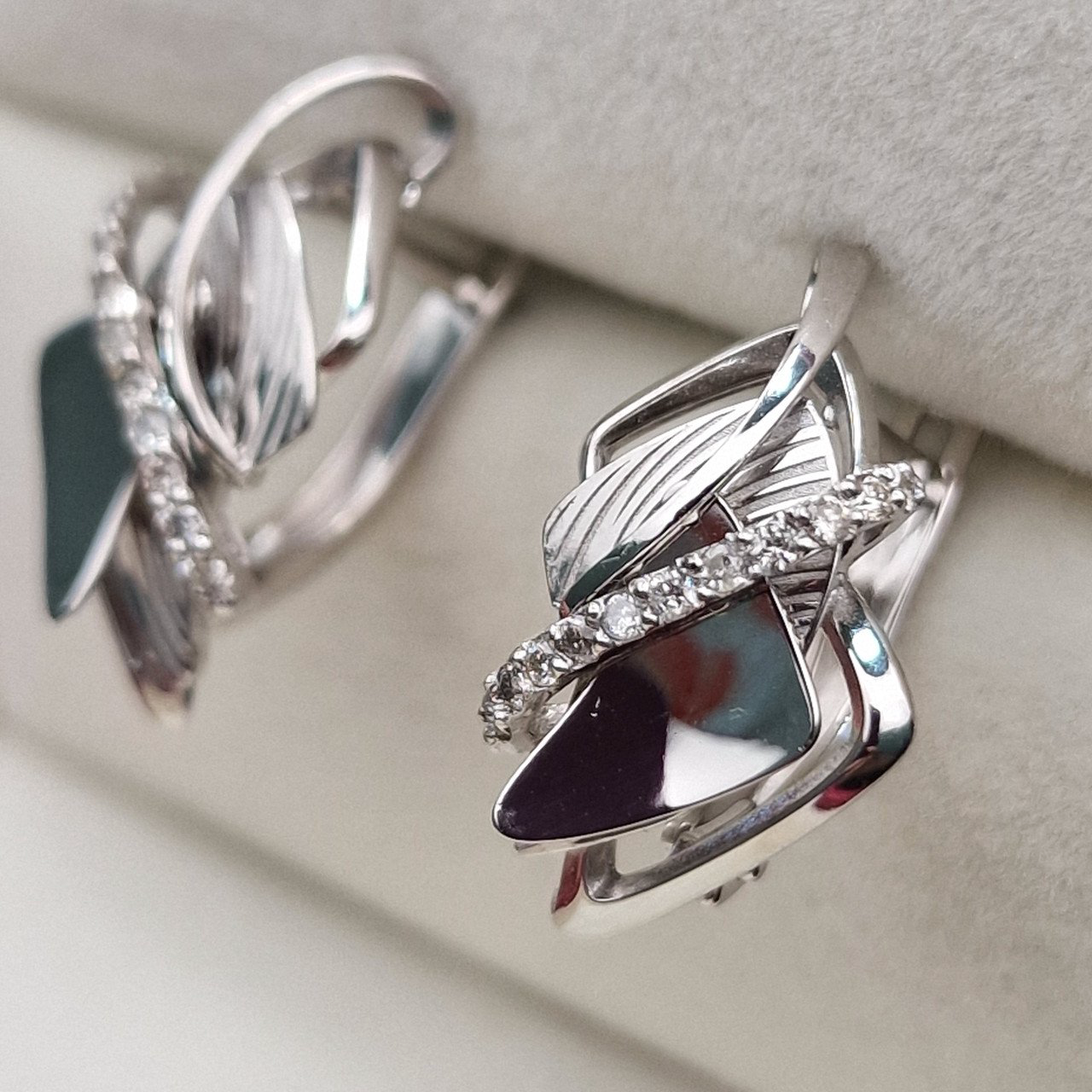 Серьги Deimantas 103120510 4,2гр 0,18ct. купить,NaN