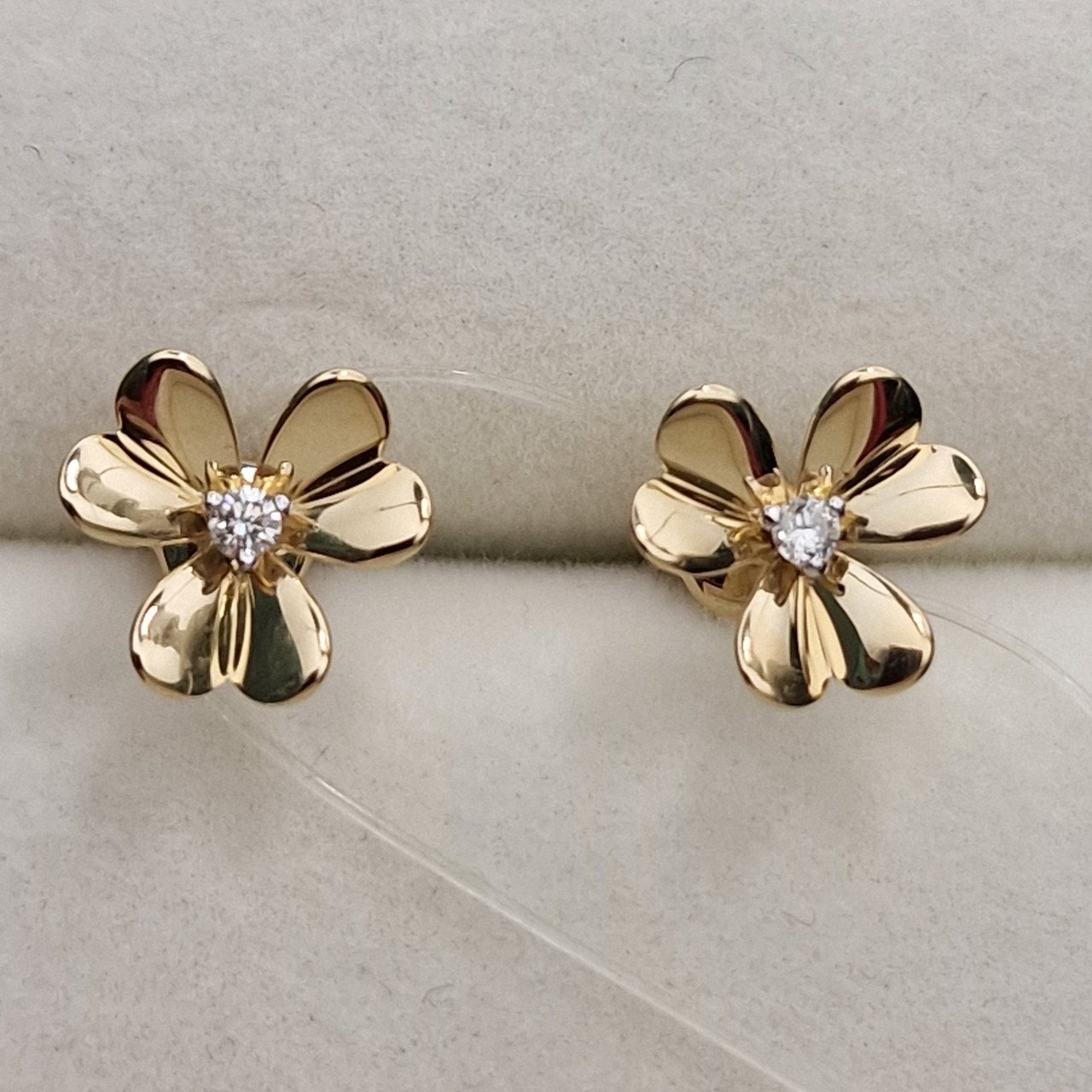 Серьги Deimantas 103153257 1,25гр 0,03ct. купить,NaN