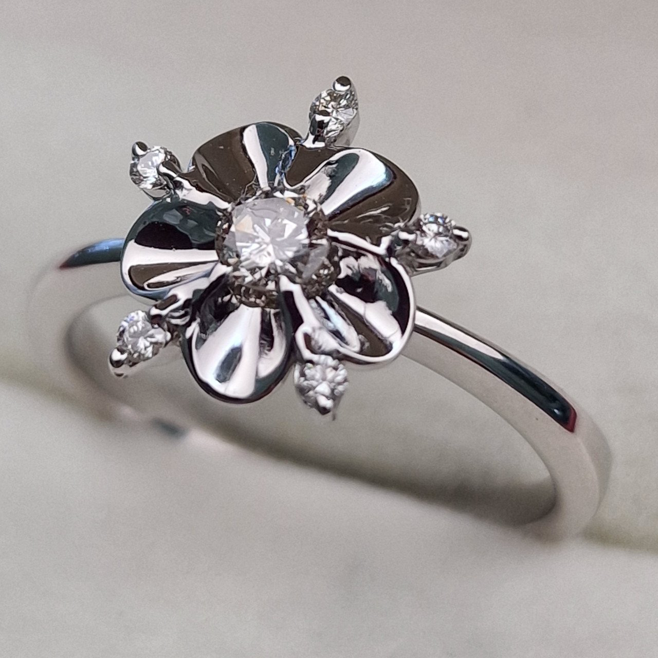 Кольцо Deimantas 103188113 17р 3,14гр 0,214ct. купить,NaN