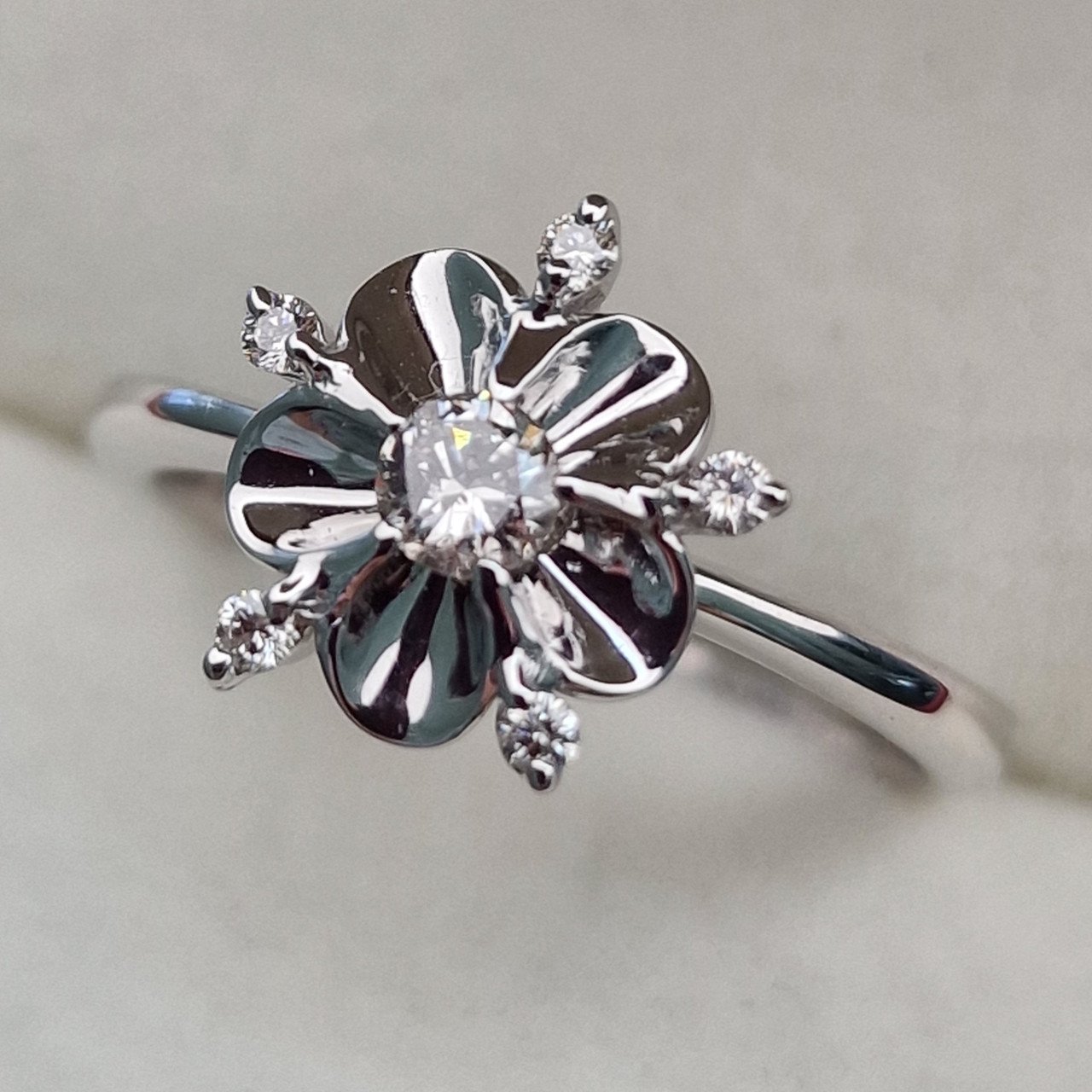 Кольцо Deimantas 103188113 17р 3,14гр 0,214ct. купить,NaN