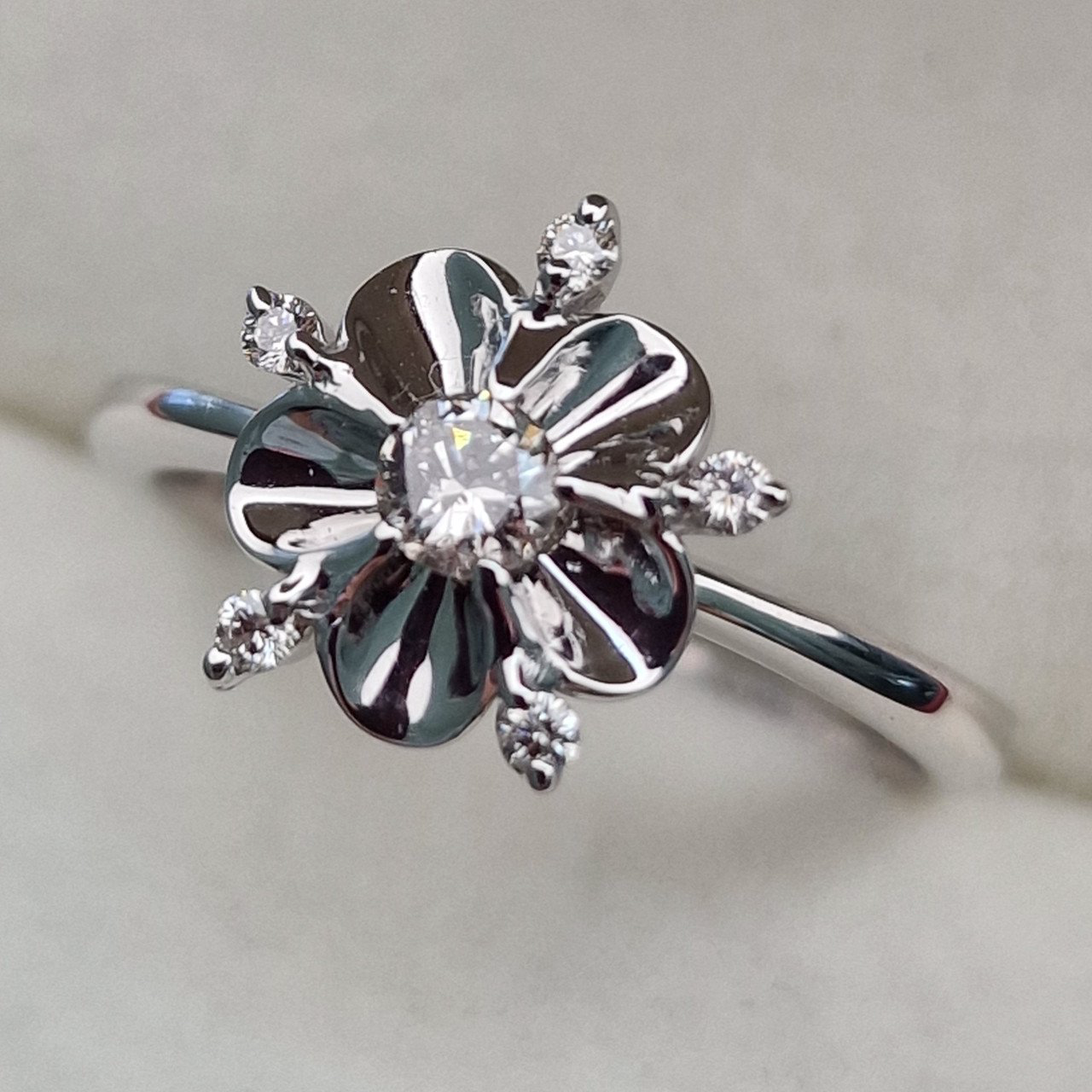 Кольцо Deimantas 103188113 17р 3,14гр 0,214ct. купить,NaN