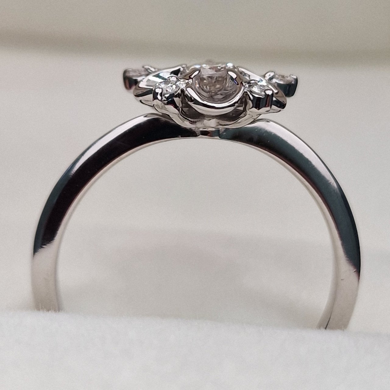 Кольцо Deimantas 103188113 17р 3,14гр 0,214ct. купить,NaN