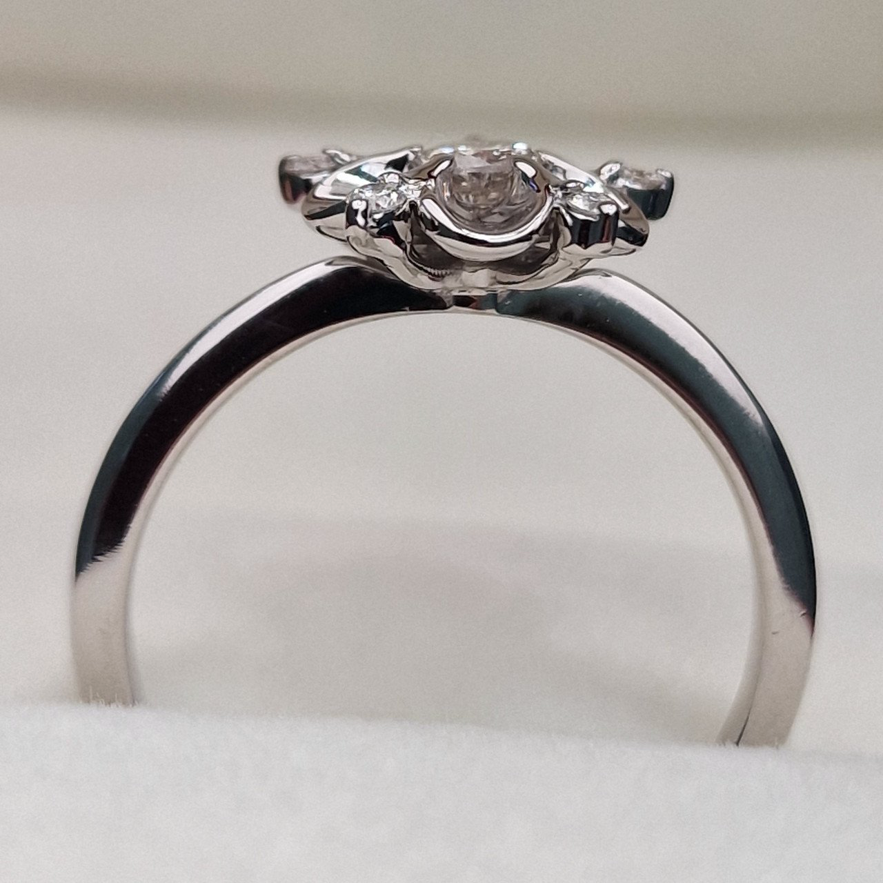 Кольцо Deimantas 103188113 17р 3,14гр 0,214ct. купить,NaN