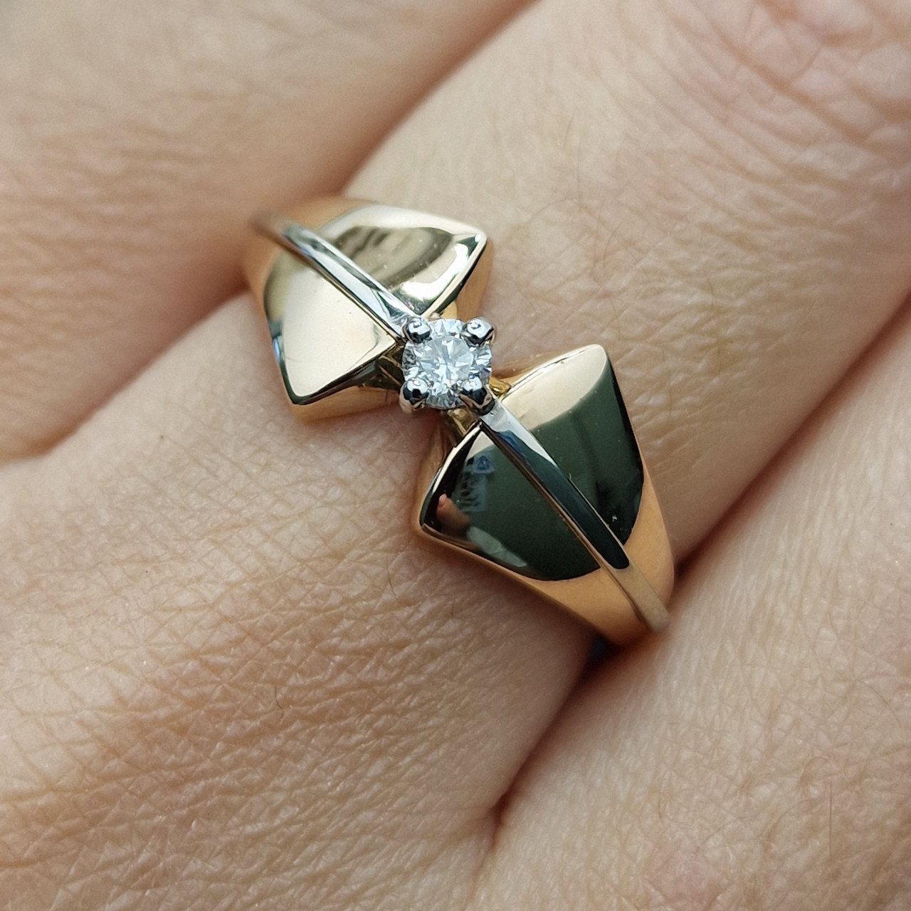 Кольцо Deimantas 103188163 18,5р 2,25гр 0,124ct. купить,NaN