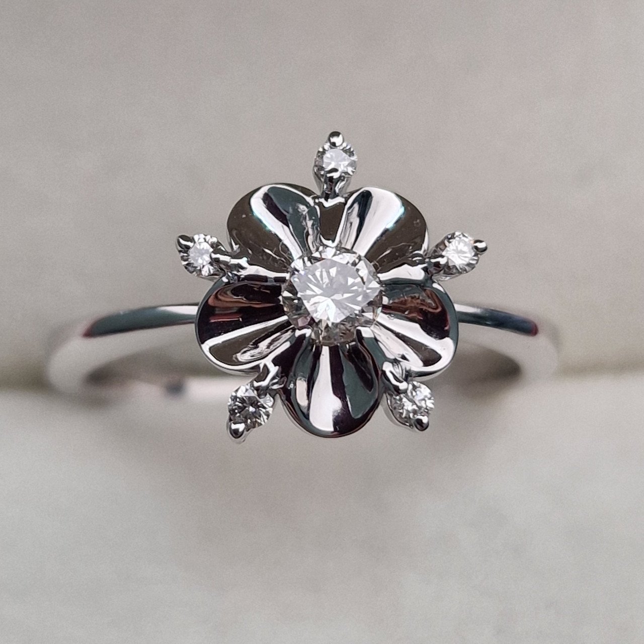 Кольцо Deimantas 103188113 17р 3,14гр 0,214ct. купить,NaN