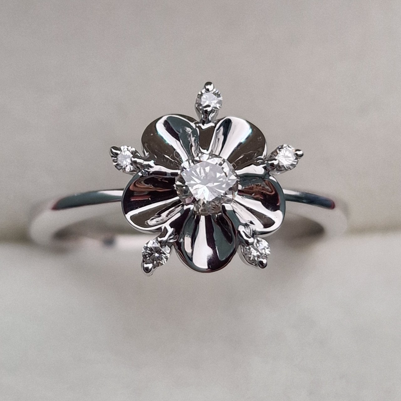 Кольцо Deimantas 103188113 17р 3,14гр 0,214ct. купить,NaN