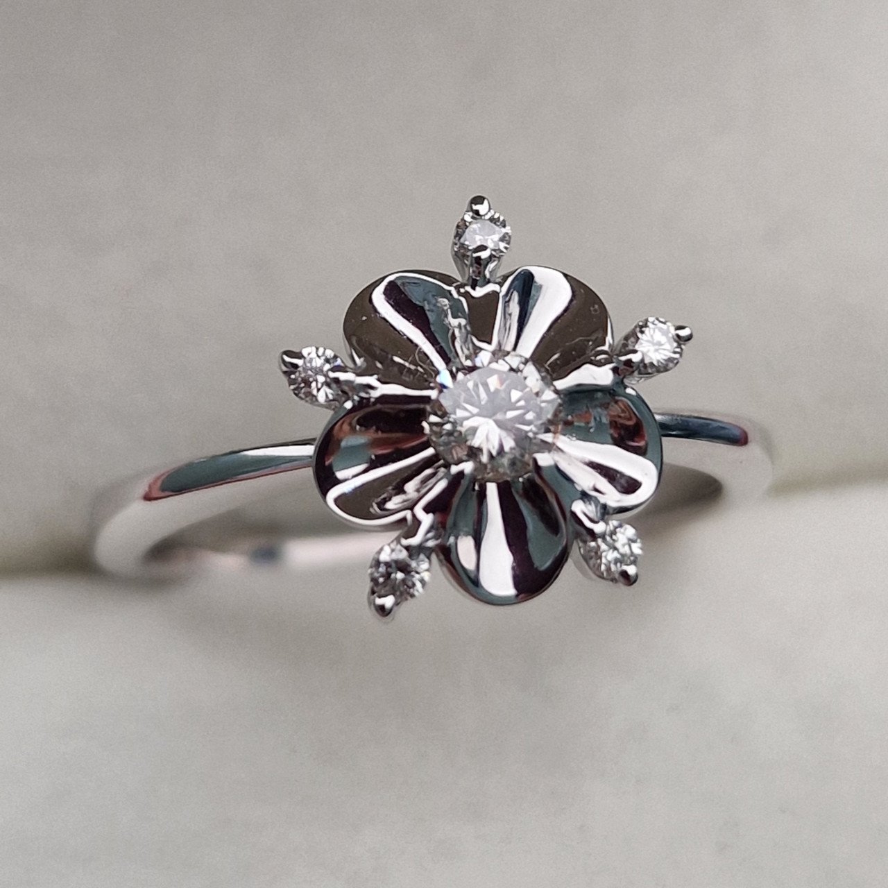 Кольцо Deimantas 103188113 17р 3,14гр 0,214ct. купить,NaN