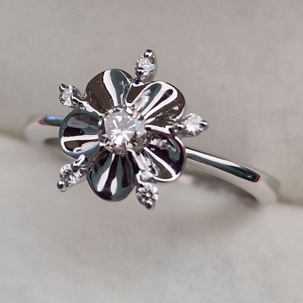 Кольцо Deimantas 103188113 17р 3,14гр 0,214ct. купить,NaN