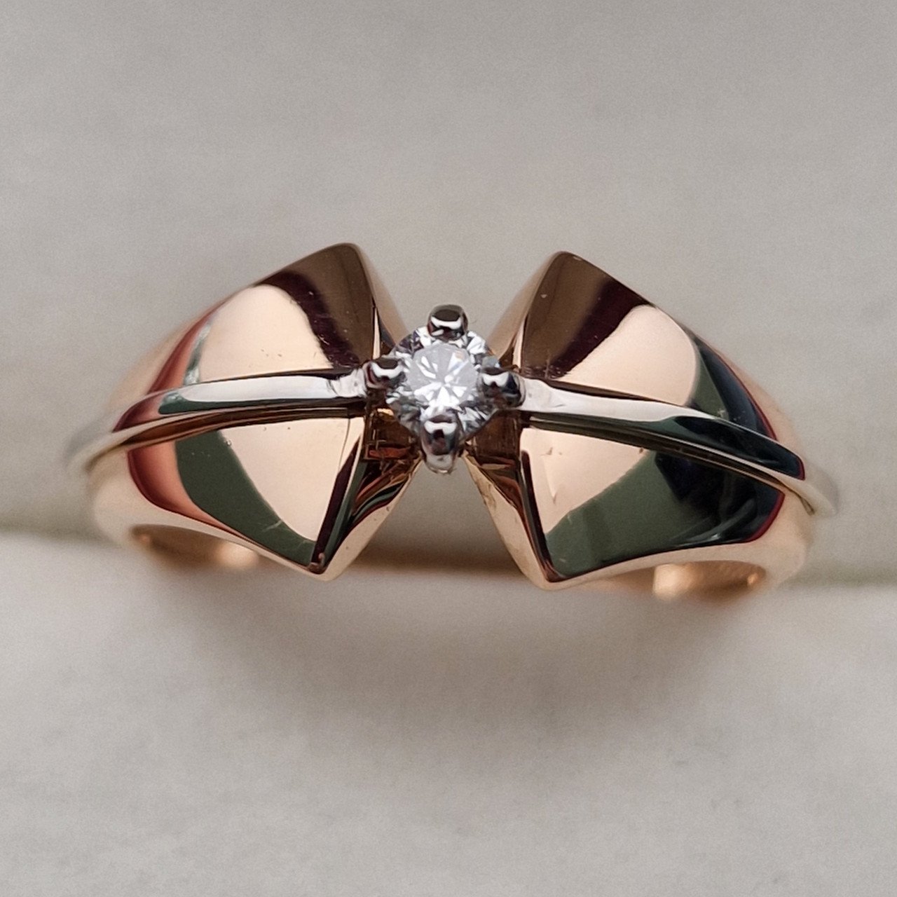 Кольцо Deimantas 103188163 18,5р 2,25гр 0,124ct. купить,NaN