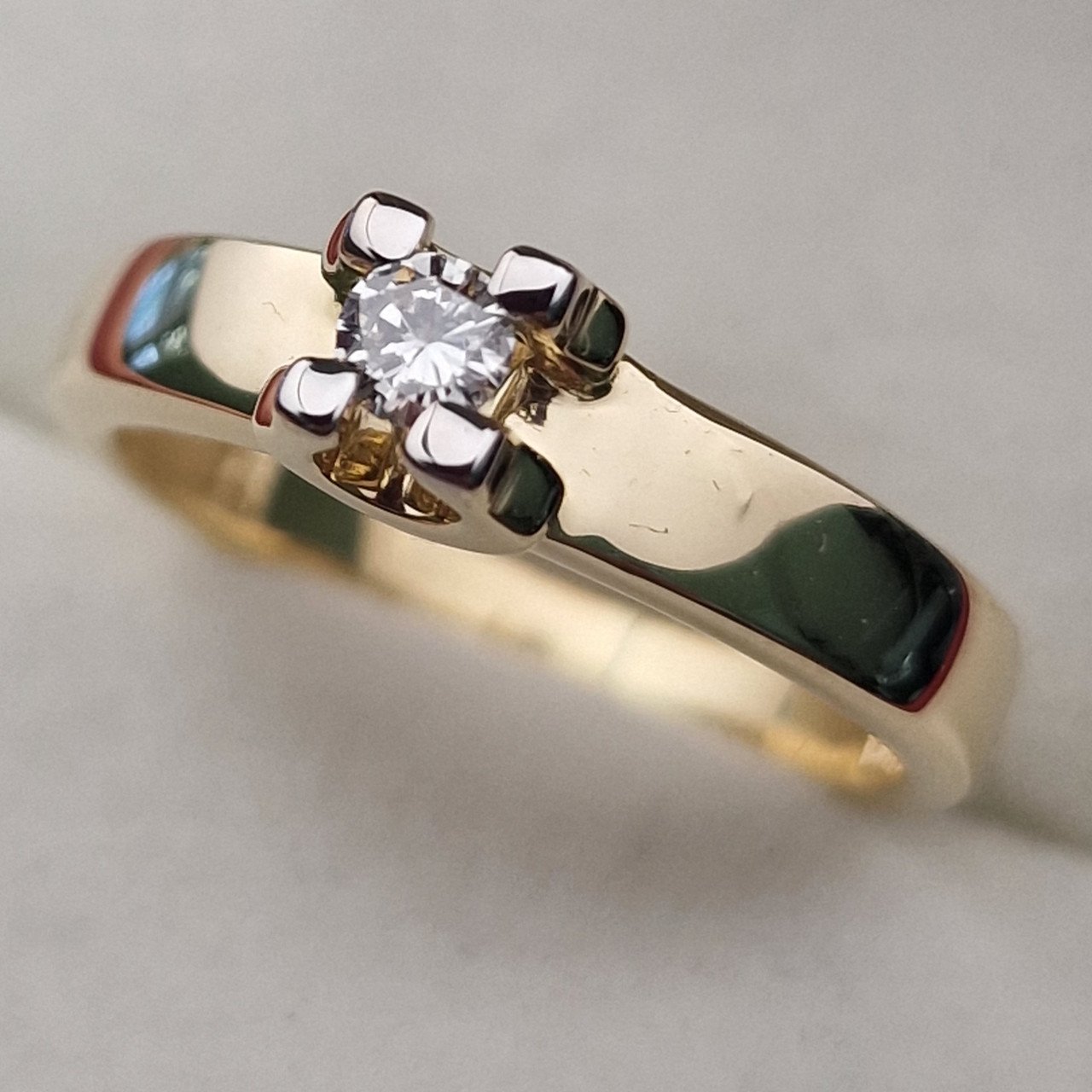 Кольцо Deimantas 103188197 18р 3,35гр 0,13ct. купить,NaN