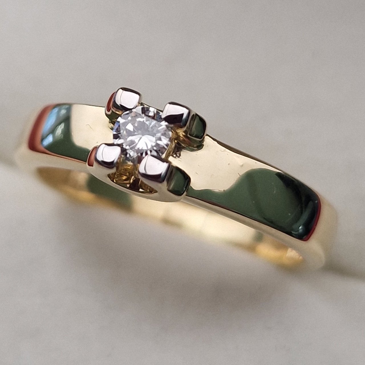 Кольцо Deimantas 103188197 18р 3,35гр 0,13ct. купить,NaN