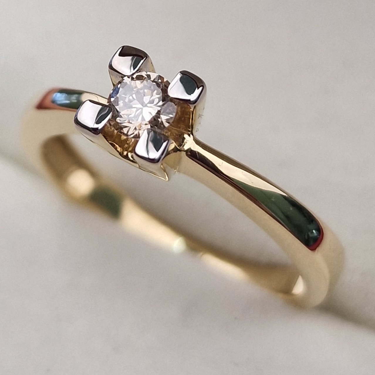 Кольцо Deimantas 103188220 17р 2,9гр 0,19ct. купить,NaN
