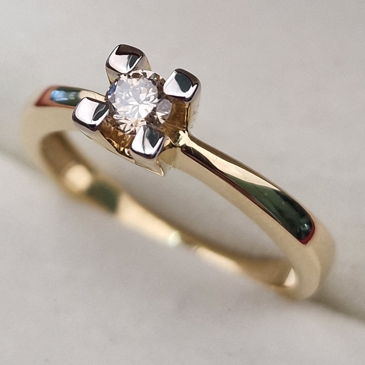 Кольцо Deimantas 103188220 17р 2,9гр 0,19ct. купить,NaN