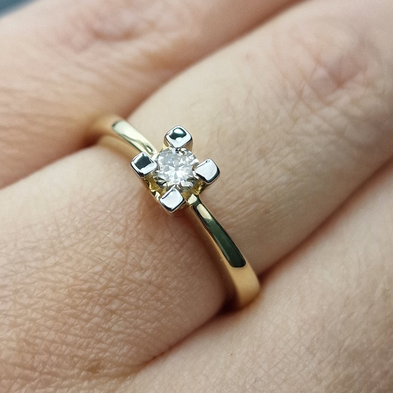 Кольцо Deimantas 103188220 17р 2,9гр 0,19ct. купить,NaN