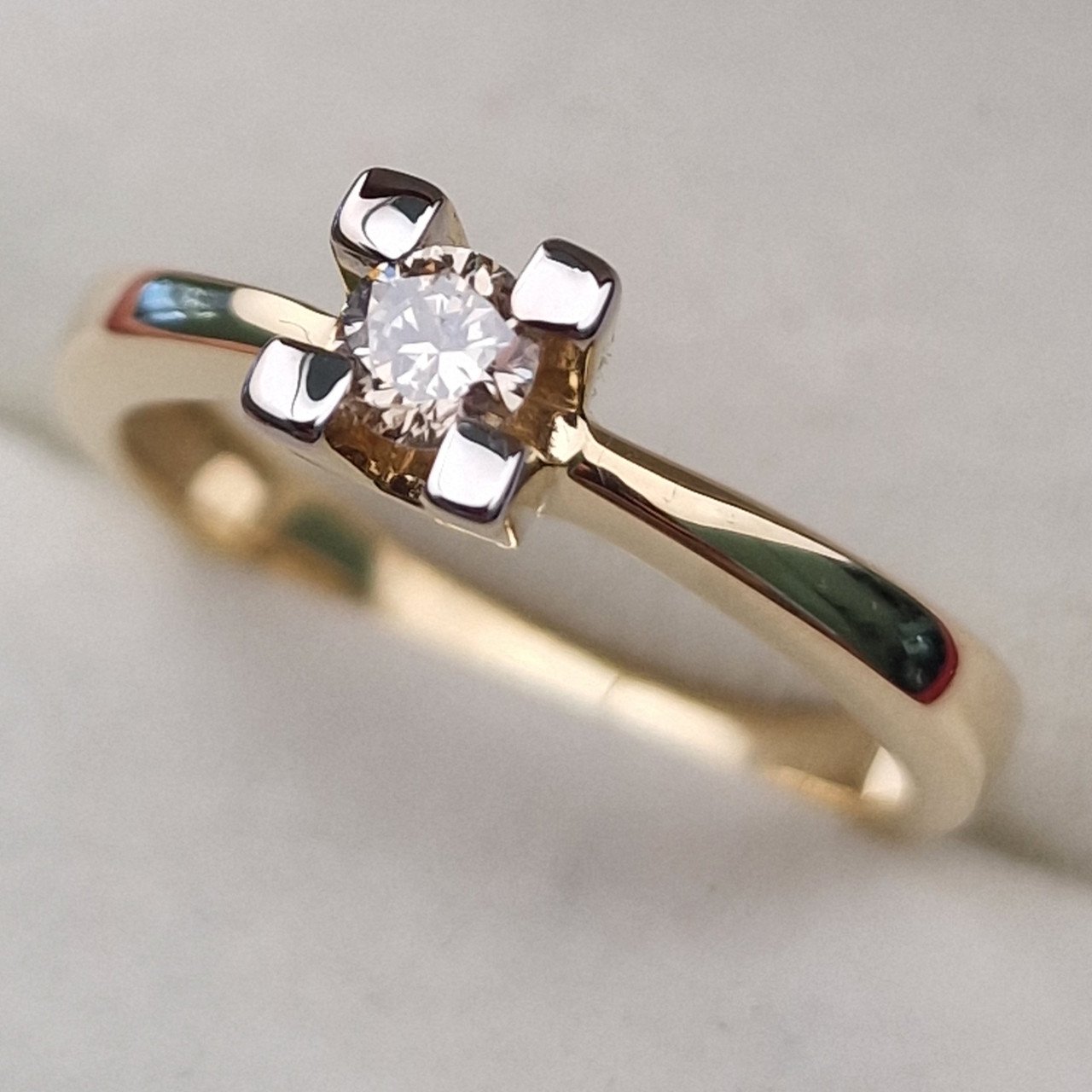 Кольцо Deimantas 103188220 17р 2,9гр 0,19ct. купить,NaN