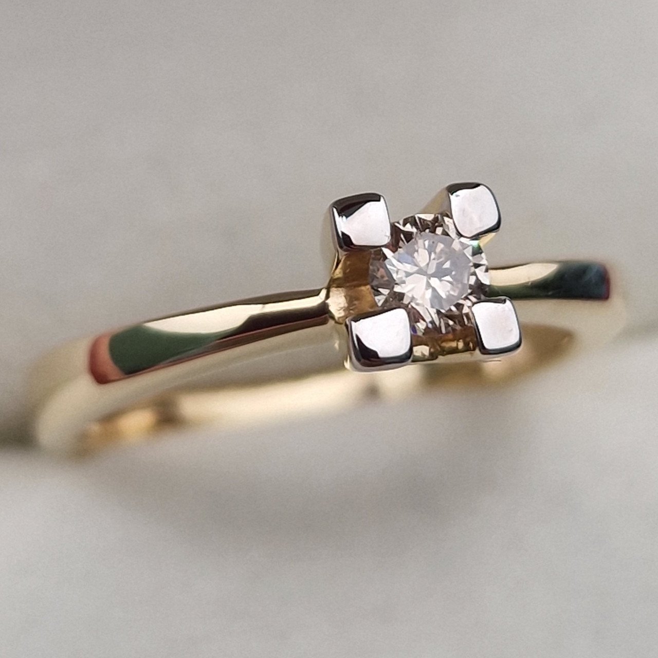 Кольцо Deimantas 103188220 17р 2,9гр 0,19ct. купить,NaN