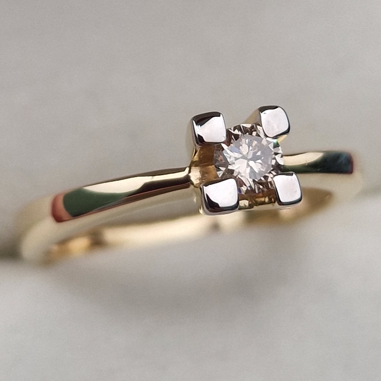 Кольцо Deimantas 103188220 17р 2,9гр 0,19ct. купить,NaN