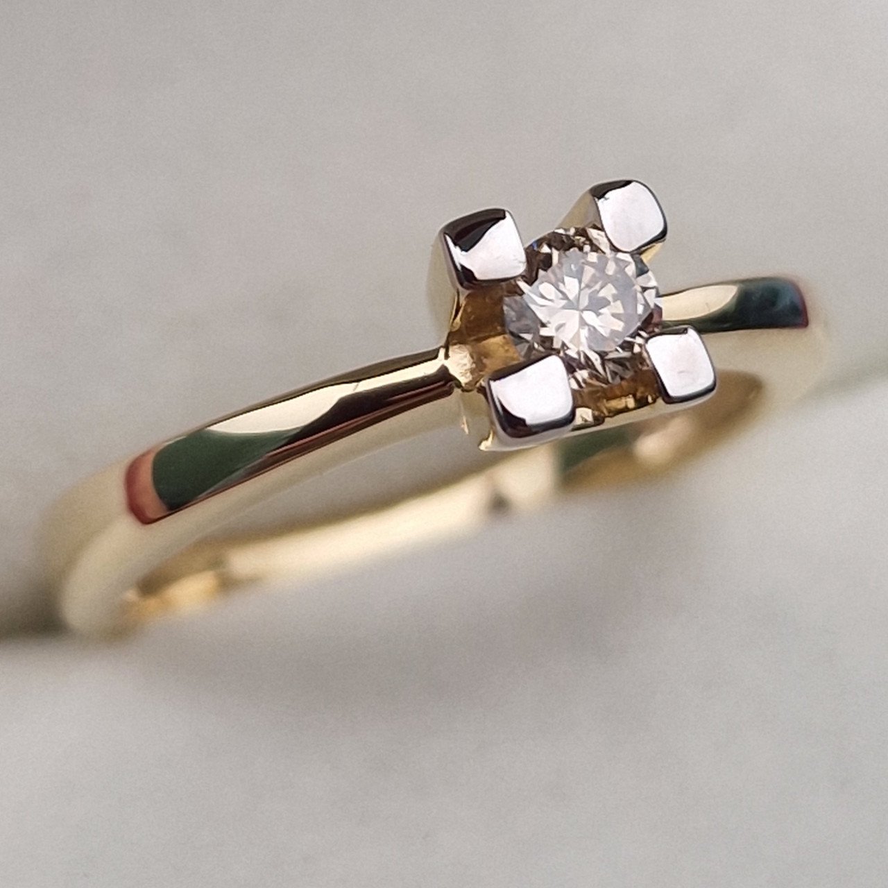 Кольцо Deimantas 103188220 17р 2,9гр 0,19ct. купить,NaN