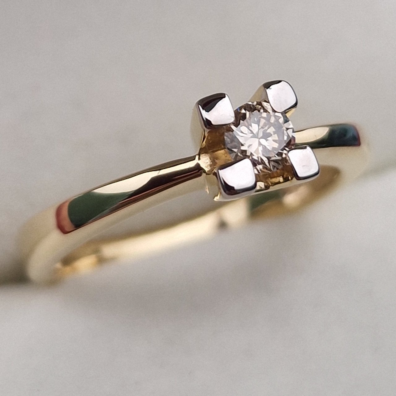 Кольцо Deimantas 103188220 17р 2,9гр 0,19ct. купить,NaN