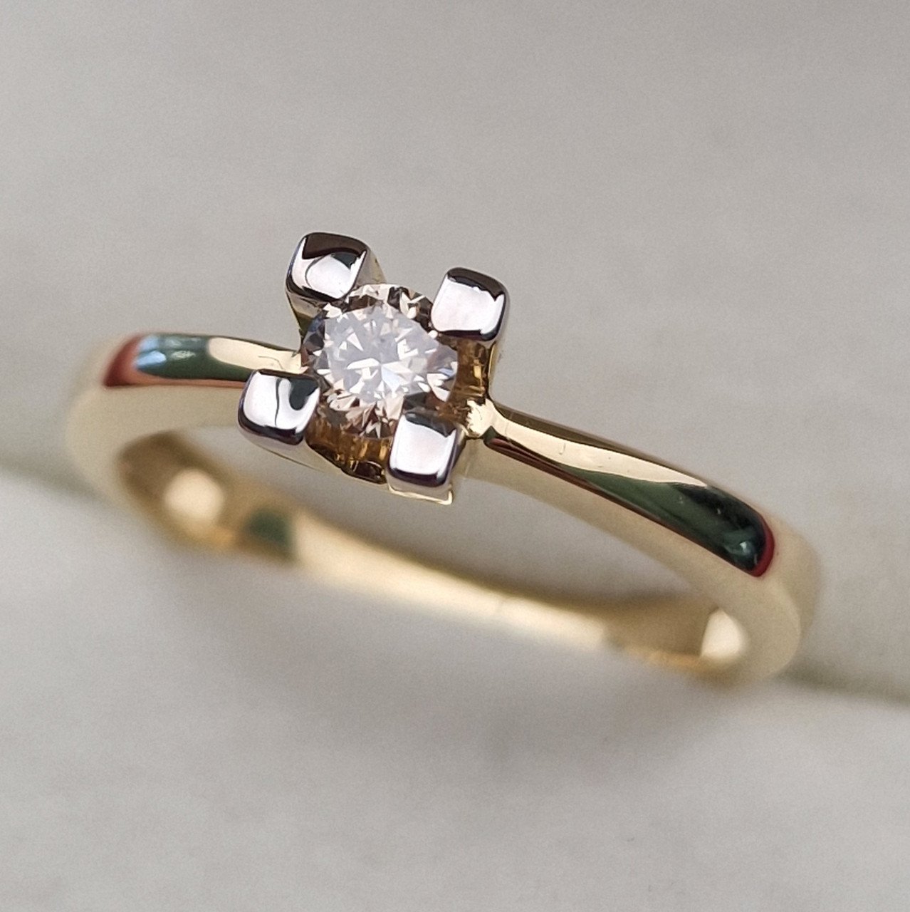 Кольцо Deimantas 103188220 17р 2,9гр 0,19ct. купить,NaN