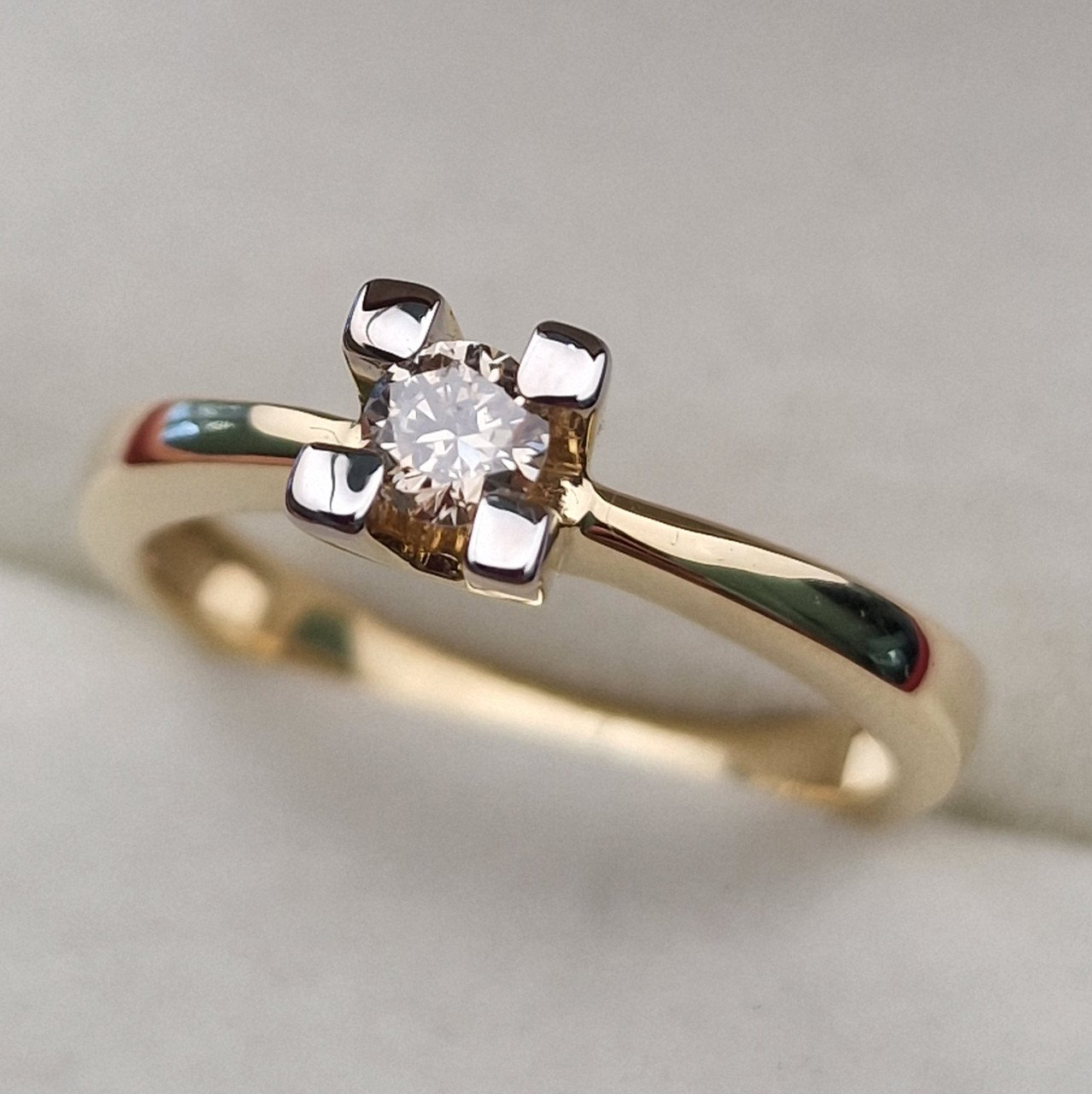 Кольцо Deimantas 103188220 17р 2,9гр 0,19ct. купить,NaN