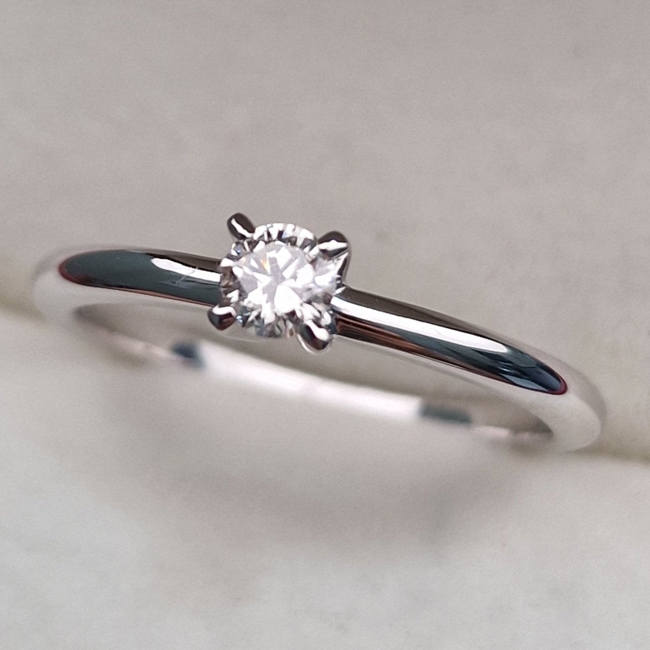 Кольцо Deimantas 102926325 16р 2,19гр 0,18ct. купить,NaN