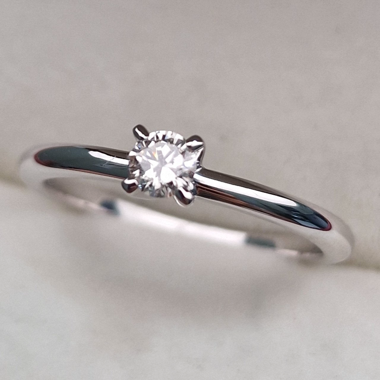 Кольцо Deimantas 102926325 16р 2,19гр 0,18ct. купить,NaN
