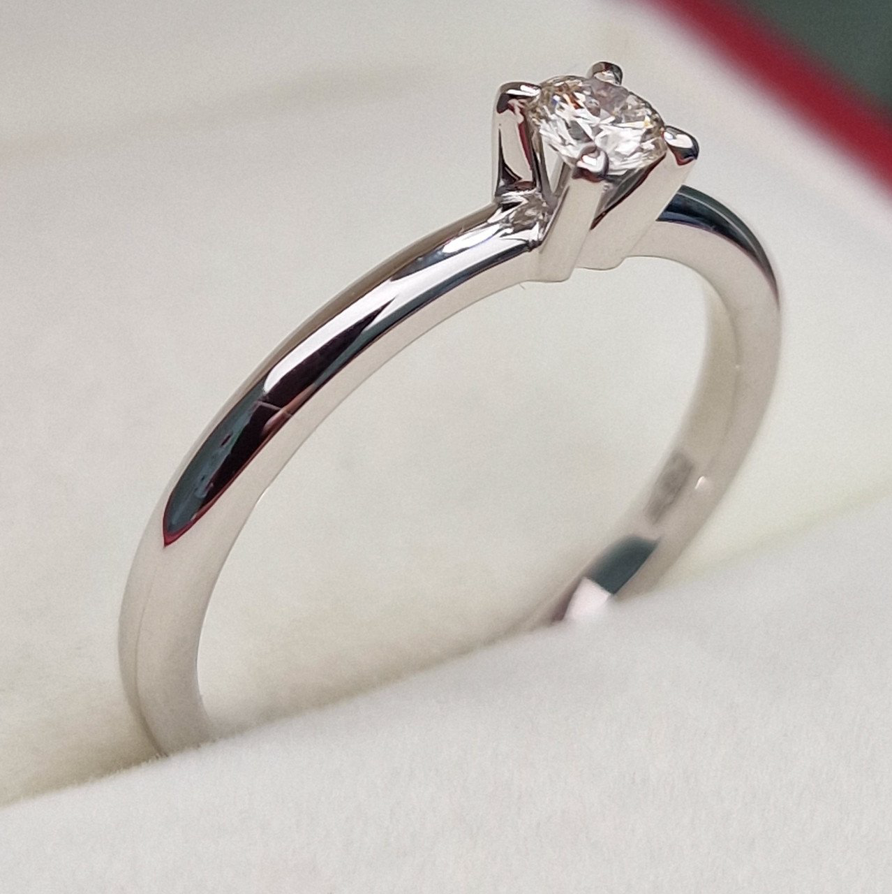 Кольцо Deimantas 102926325 16р 2,19гр 0,18ct. купить,NaN