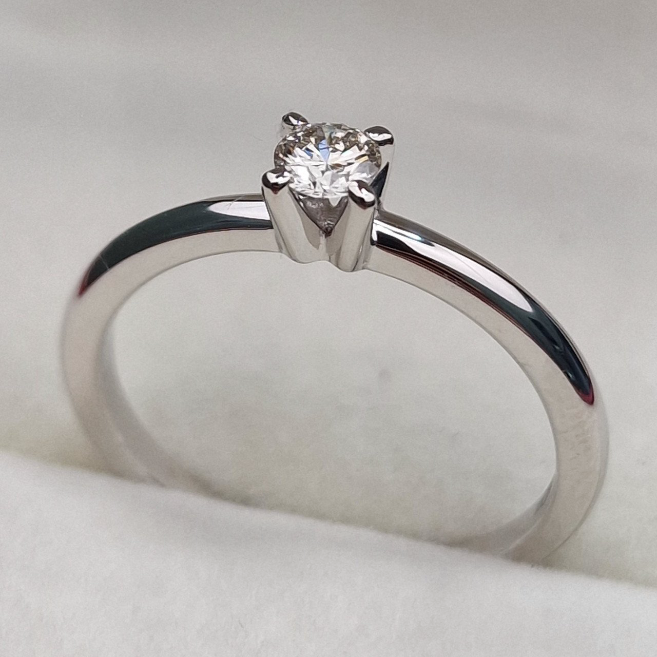 Кольцо Deimantas 102926325 16р 2,19гр 0,18ct. купить,NaN