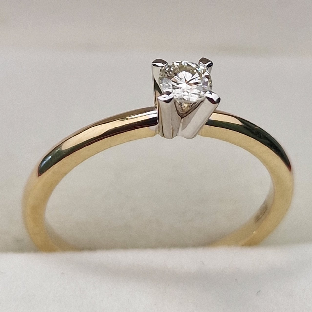 Кольцо Deimantas 102926443 17,5р 2,28гр 0,20ct. купить,NaN