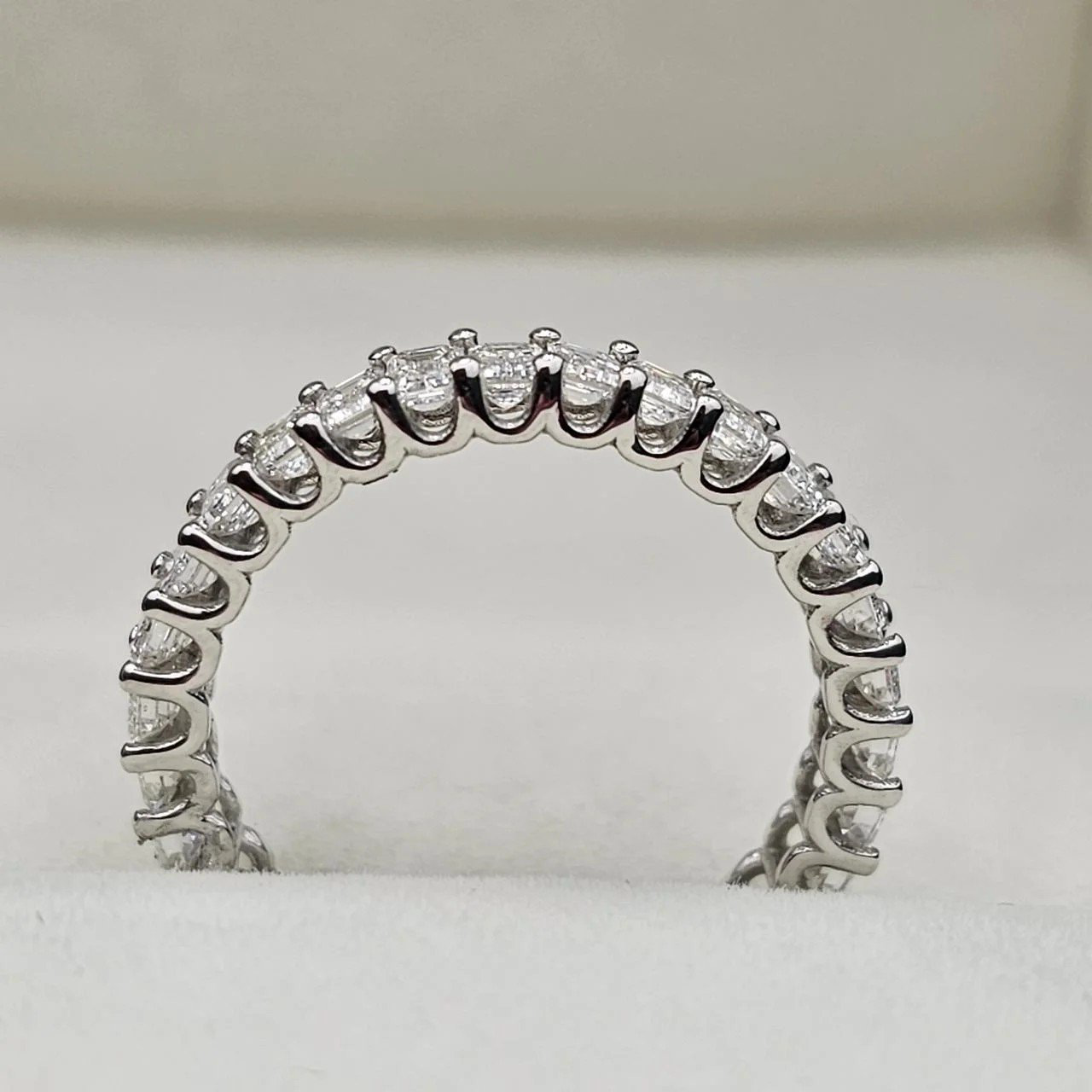 Кольцо Deimantas 109891829 17,5р 3,17гр 2,15ct. купить,NaN
